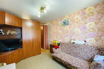 Комната, (всего 6 ком.), 17,6 м², 3/5 эт.