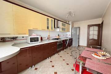 3-к квартира, 90 м², 2/6 эт.